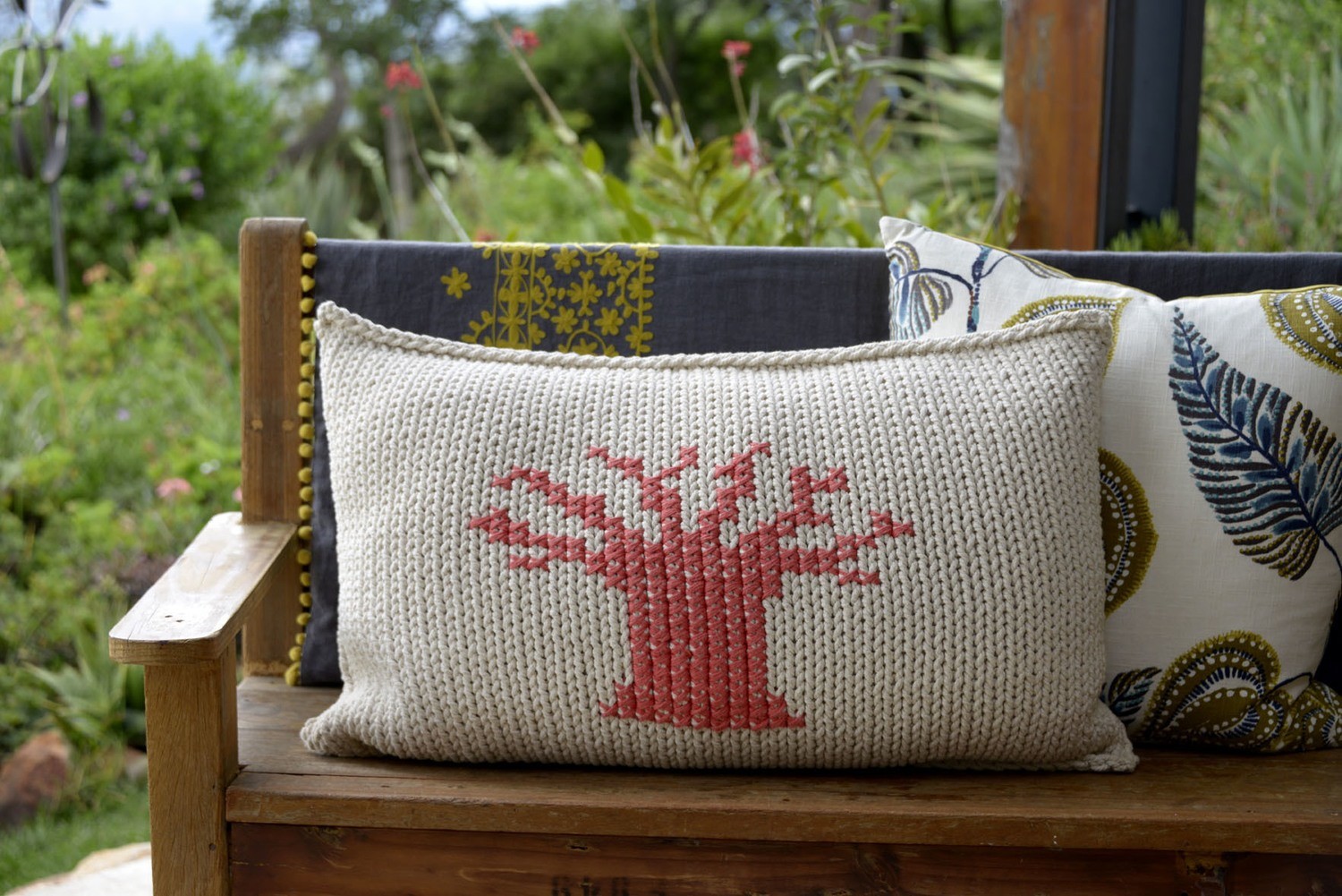 Scatter_cushion_boabab_Knitted_Coral_2