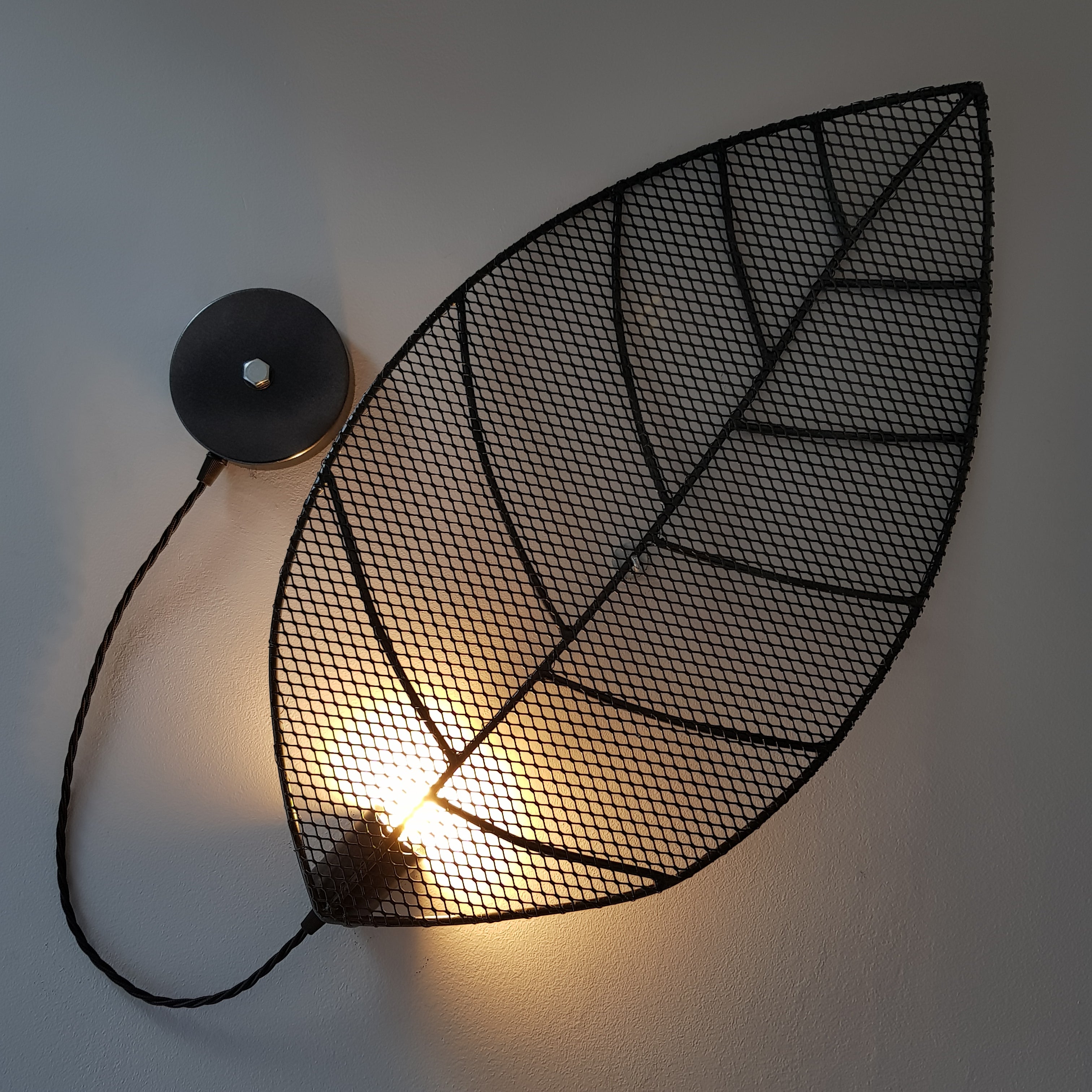 Lighting_Recycled_WallSconce_Leaves_Black