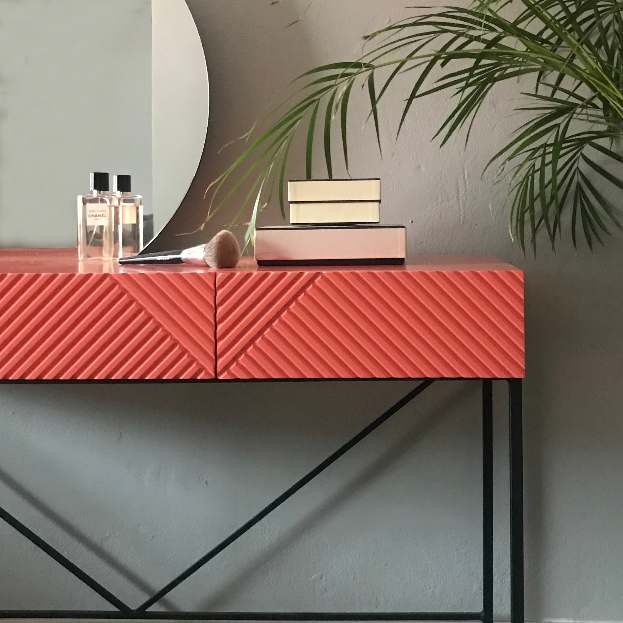 Dazzle Dresser