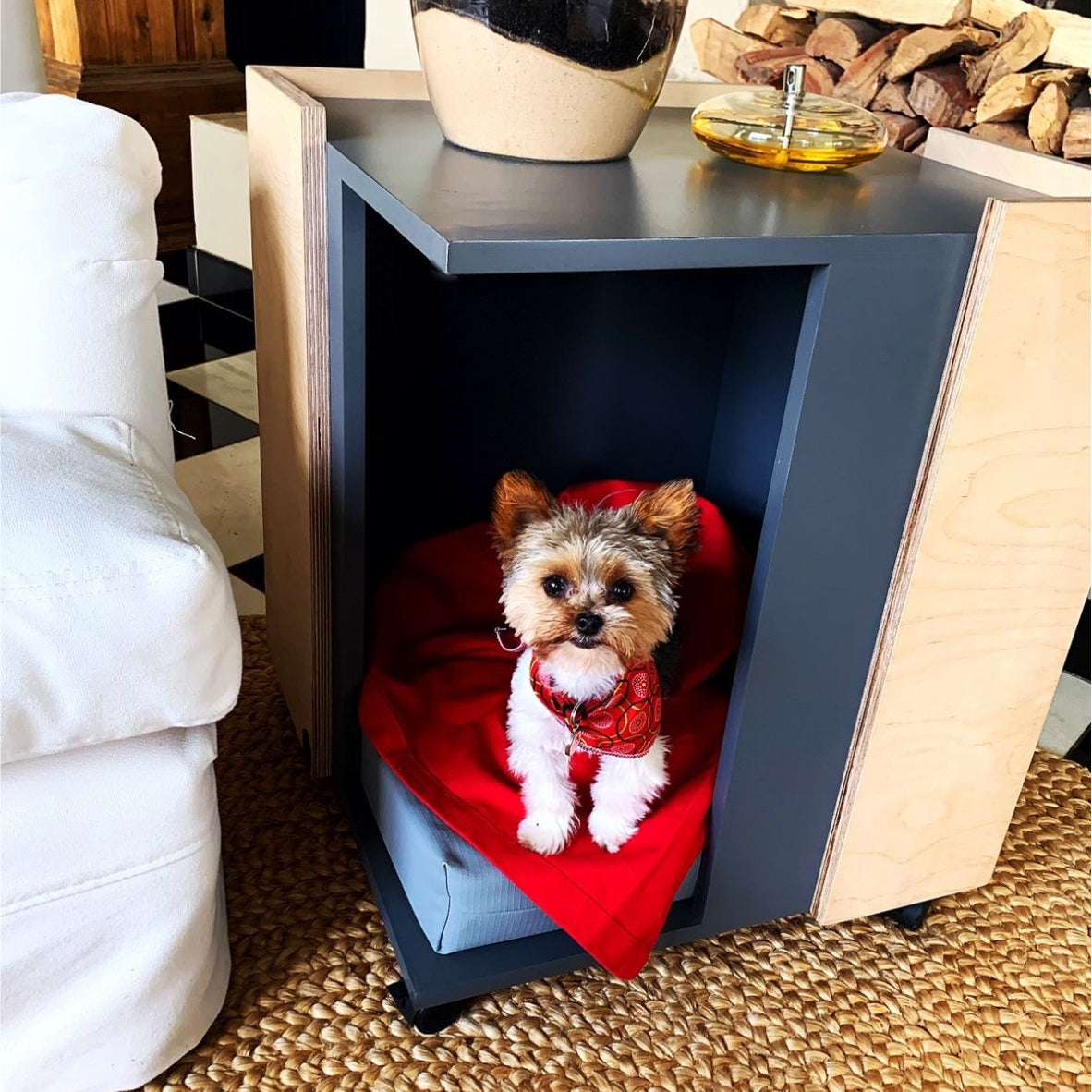 Furniture_Pets_Furrykids_SideTable_PetBed