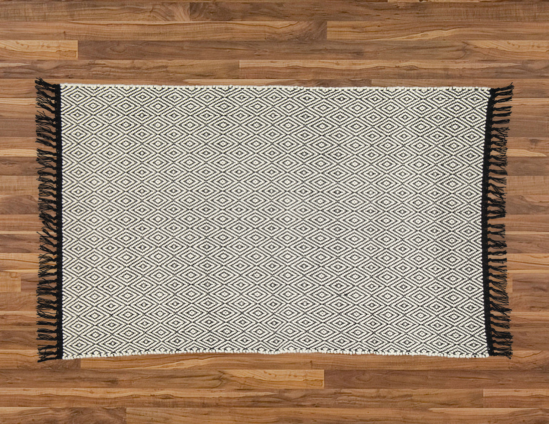 BathroomMats_Bathmat_Rugs_Handwoven_Diamond_Black_White