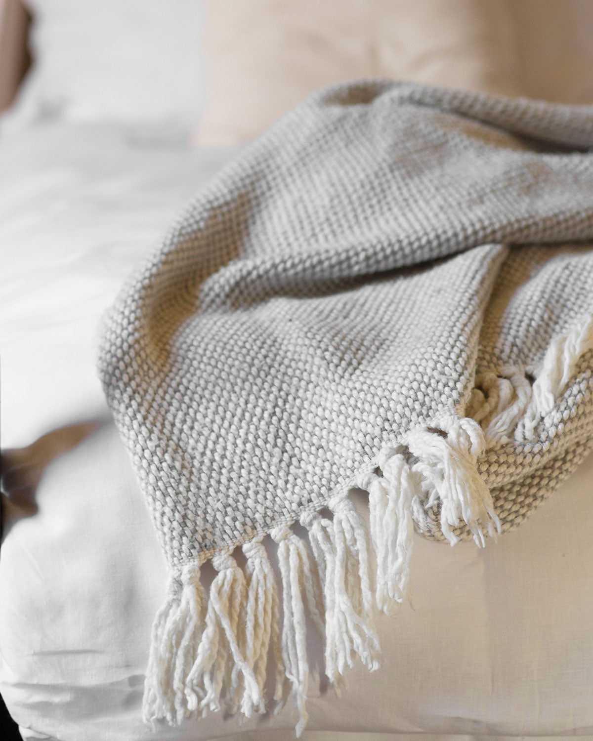 Throws_Handwoven_Cotton_Tassles_Grey